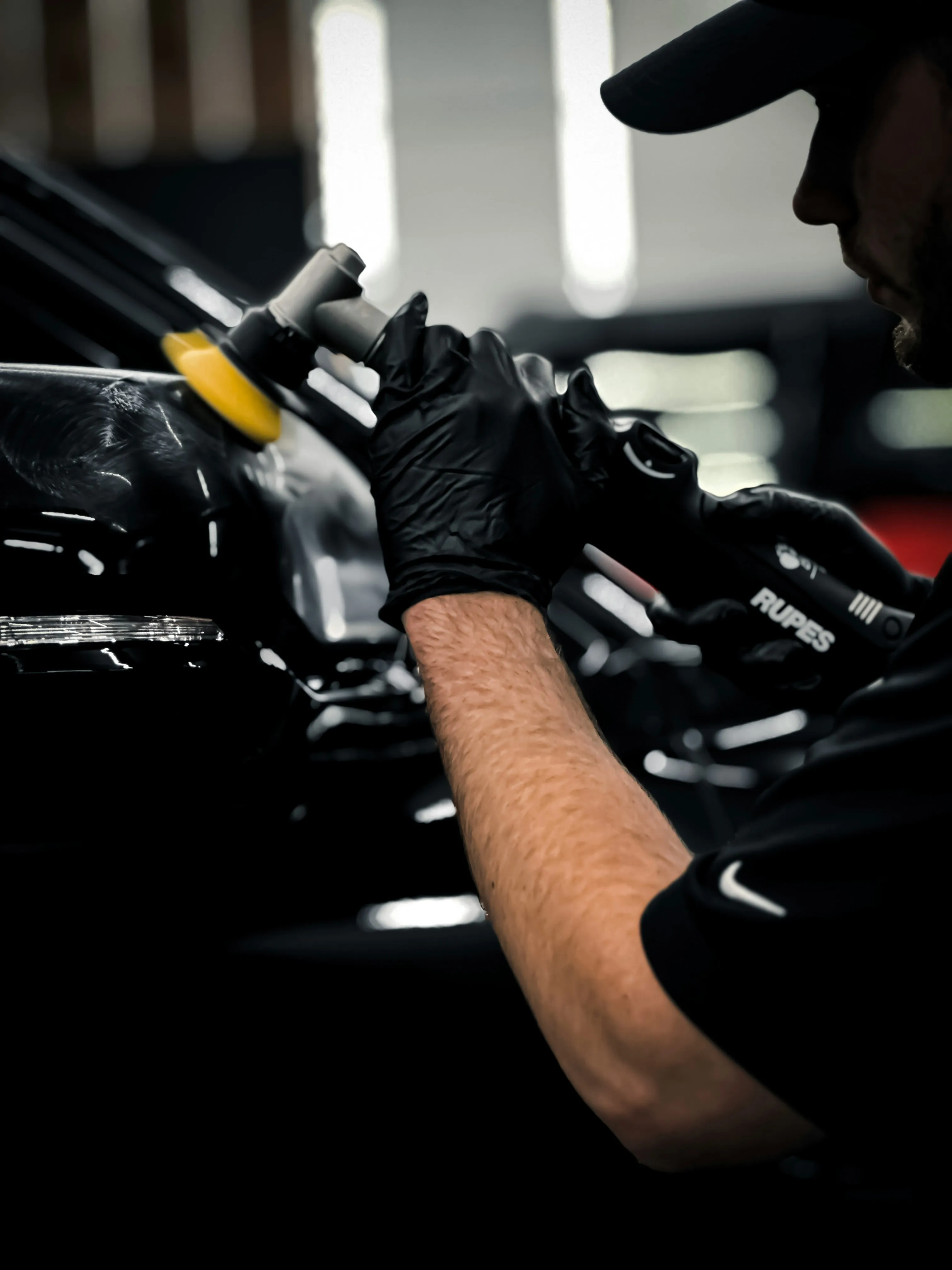 Professionelle Lackpolitur bei 94 Customs