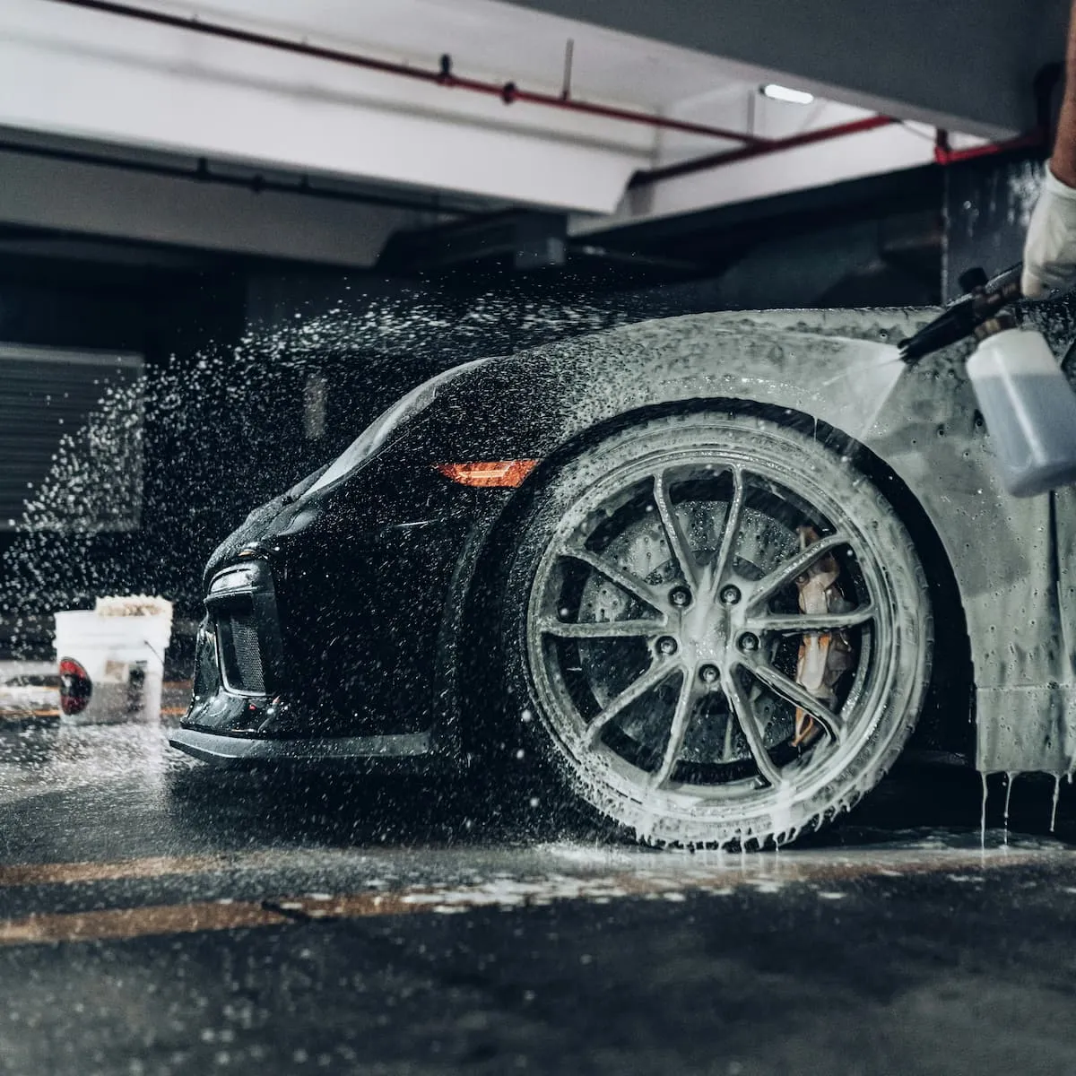 Professionelle Fahrzeugreinigung bei 94 Customs